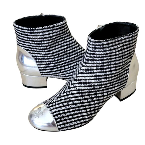 Chanel Tweed Ankle Boots Silver Black Interlocking CC Logo Cap Toe Size 7 37.5 - Picture 1 of 11
